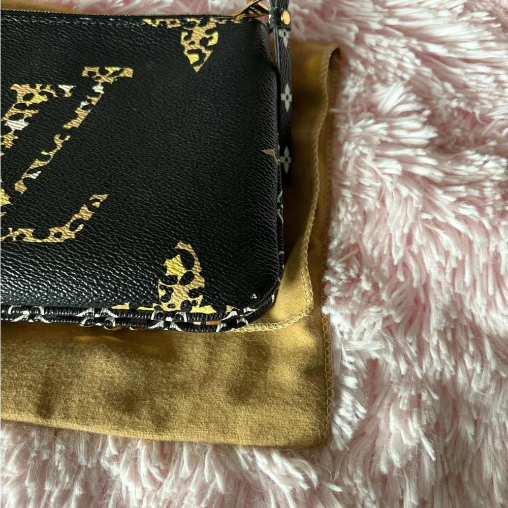 Louis Vuitton Leopard Print Black Clutch - Picture 6 of 6